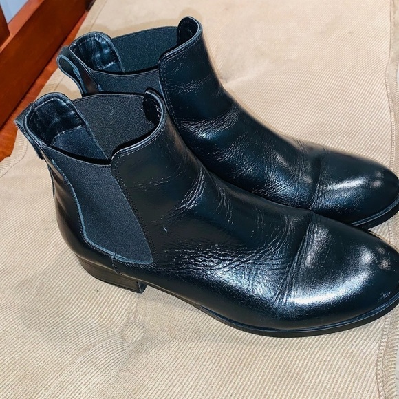 Aldo Ladies Black Chelsea Boot. - Picture 2 of 12